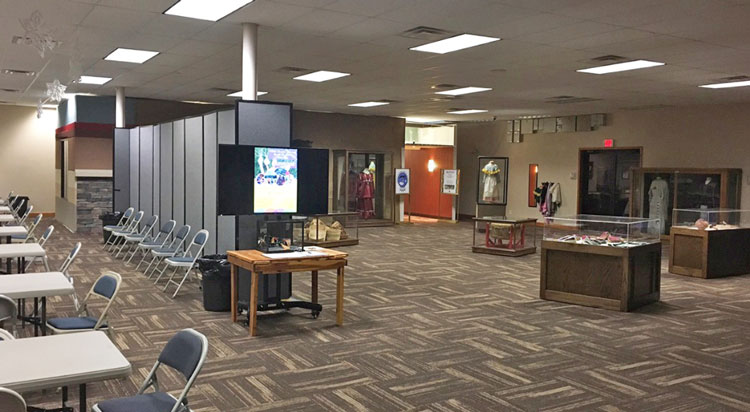 museum room divider